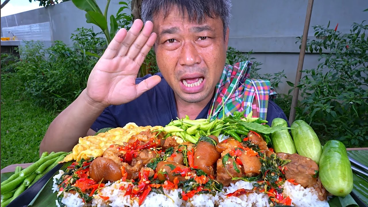 Spicy basil with pork feet - Annxhi Food