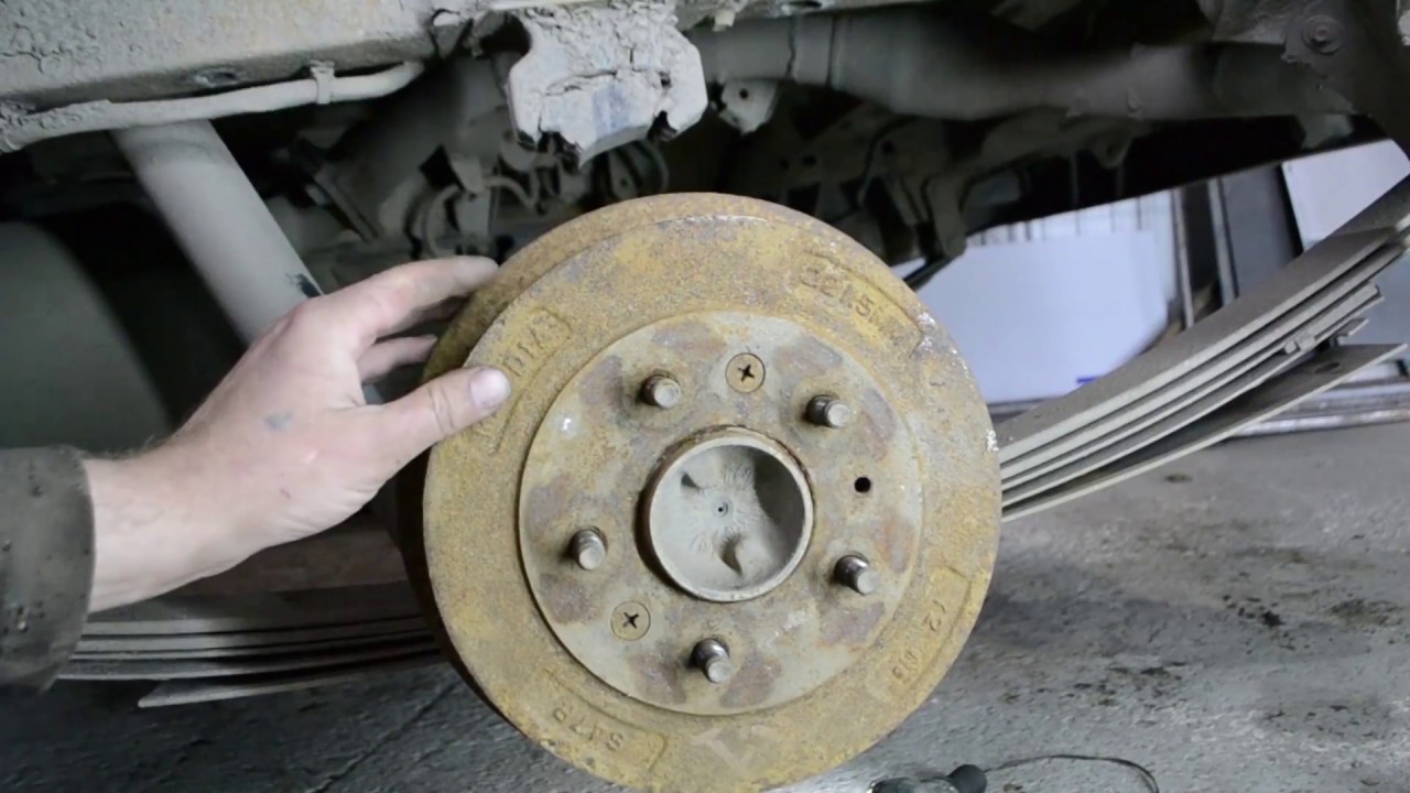 Задний тормоз Nissan Vanette. Часть 1. Снимаем барабан