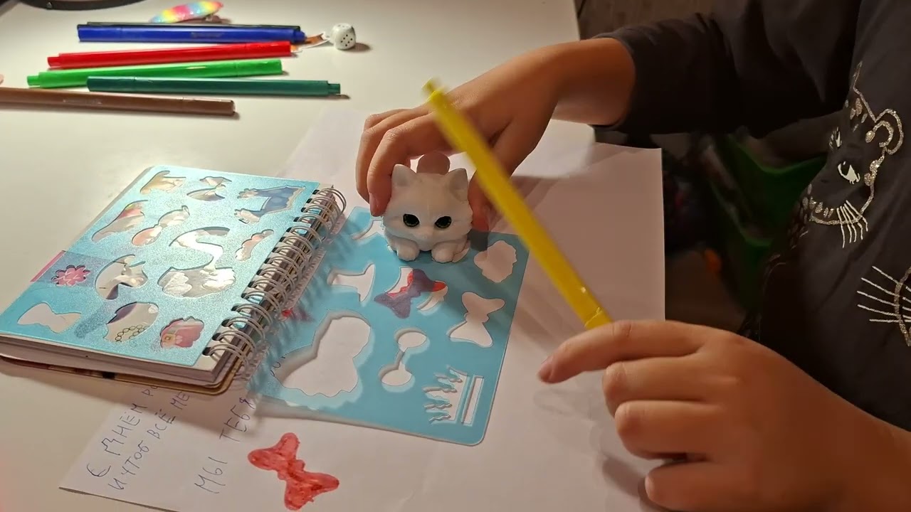 Роза рисует открытку