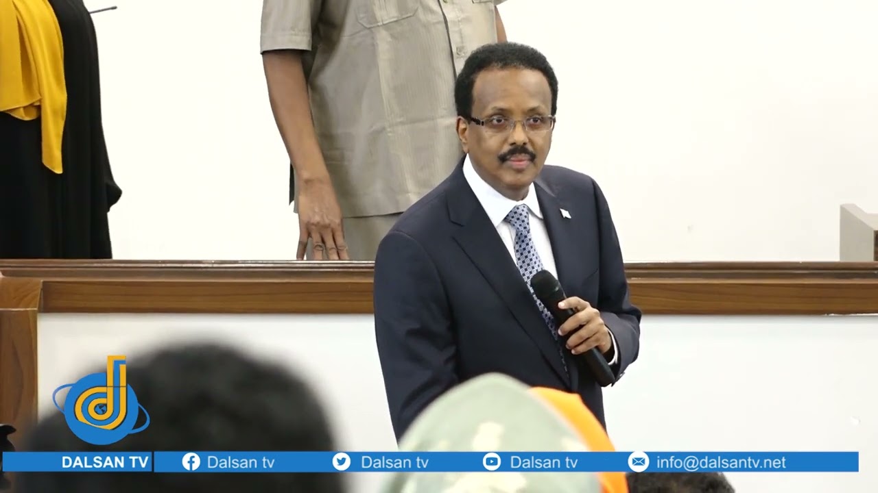 Maxaadan ogeyn oo maanta Xarunta Baarlamaanka ku dhaxmaray Farmaajo iyo Cabdiraxmaan Cabdishakuur?