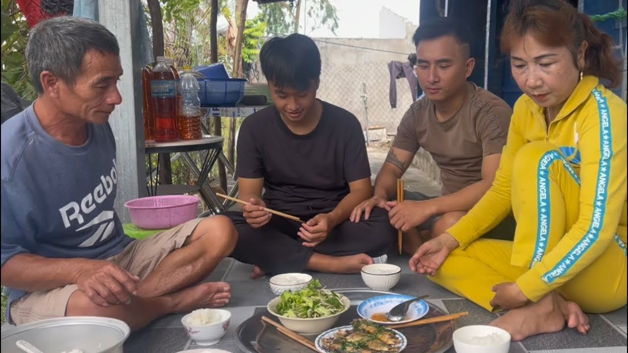 Không gì Hạnh Phúc Khi Được Cùng Gia Đình Ngồi Ăn Chung Bữa Cơm 