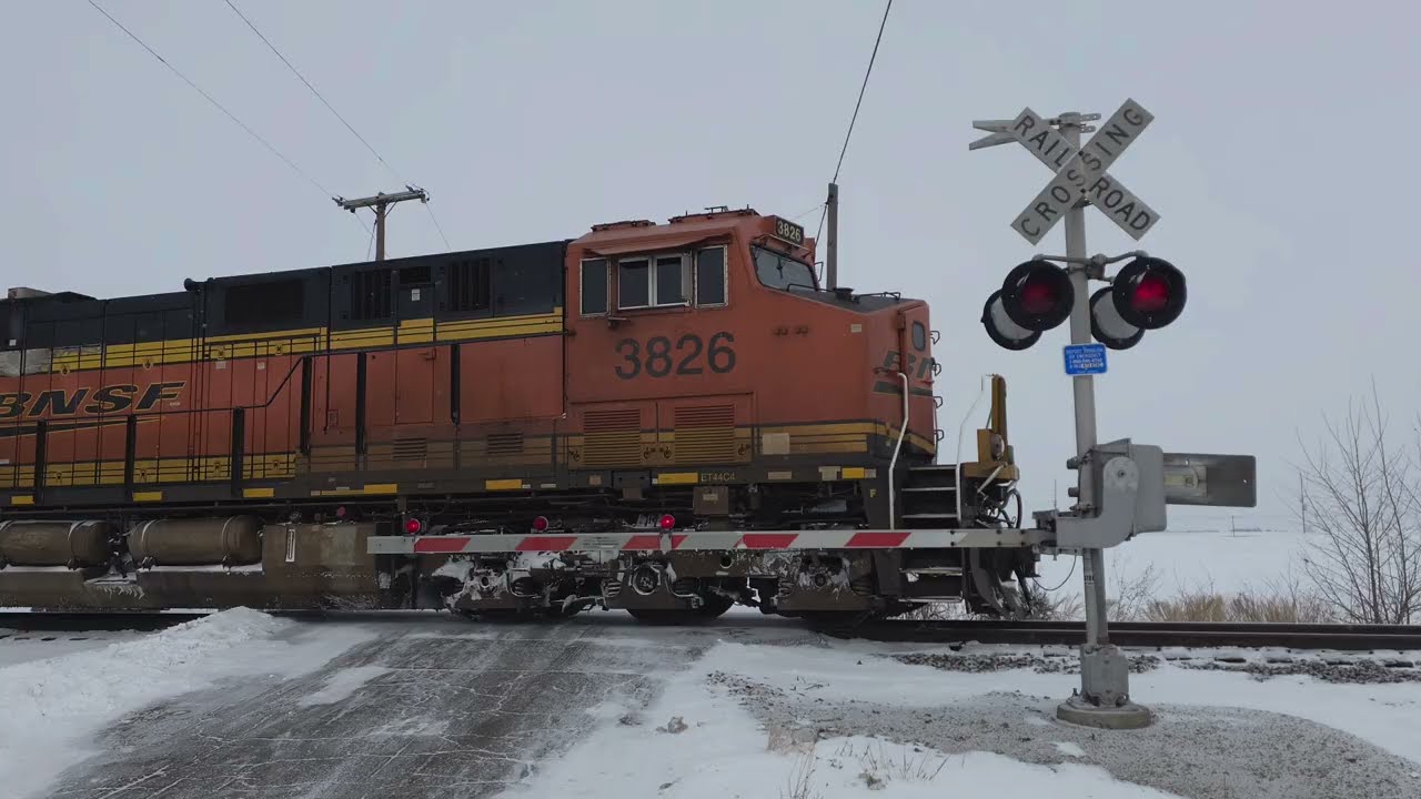 BNSF 3826 Leads Manifest East | Dogtown Rd. Railroad Crossing, Clyde, OH