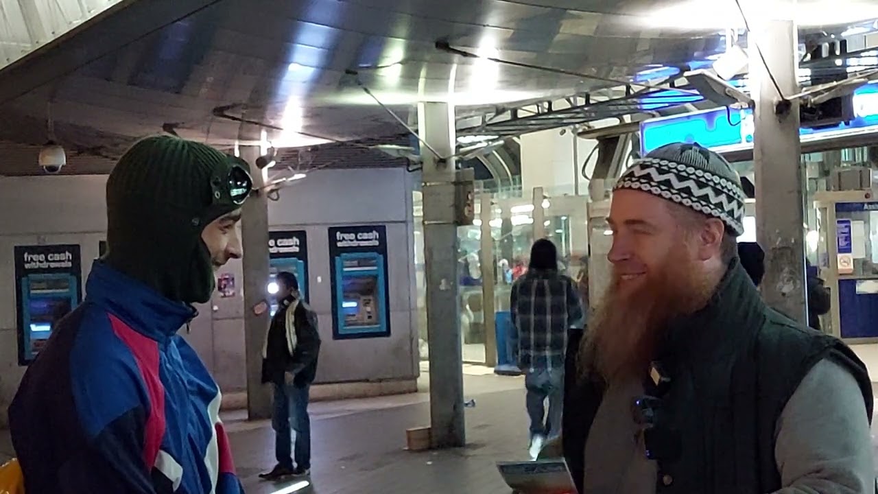 He was amazed by Ysuuf's explanation! Yusuf and Visitor Speakers Corner Sam Dawah