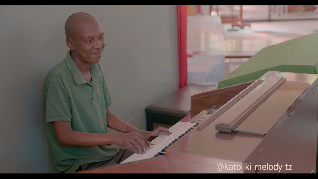ANAKUJA MWENYE ENZI BWANA MFALME - ORGANIST: EDWARD KANIKI by F.A.NYUNDO
