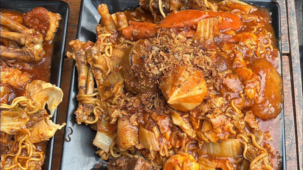KENIKMATAN MIE TULANG RANGU SPESIAL TAYANG SAAT HUJAN MELANDA ! 🤤⛈️☔️🌩☂️⚡️