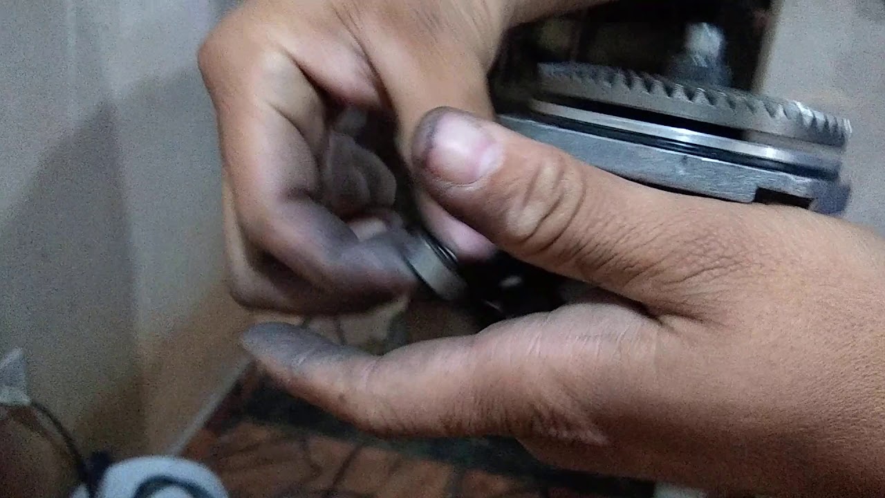 Troca de rolamento da coroa lixadeira Makita GA9020