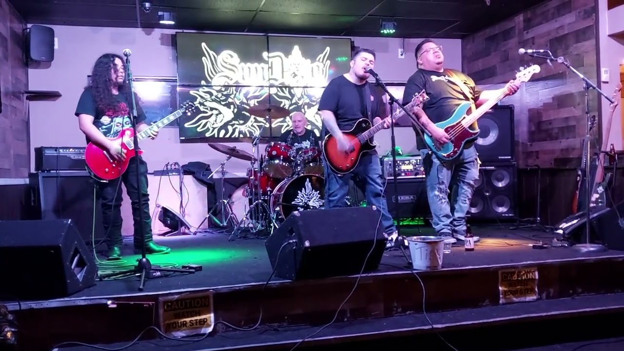Sundog performing 