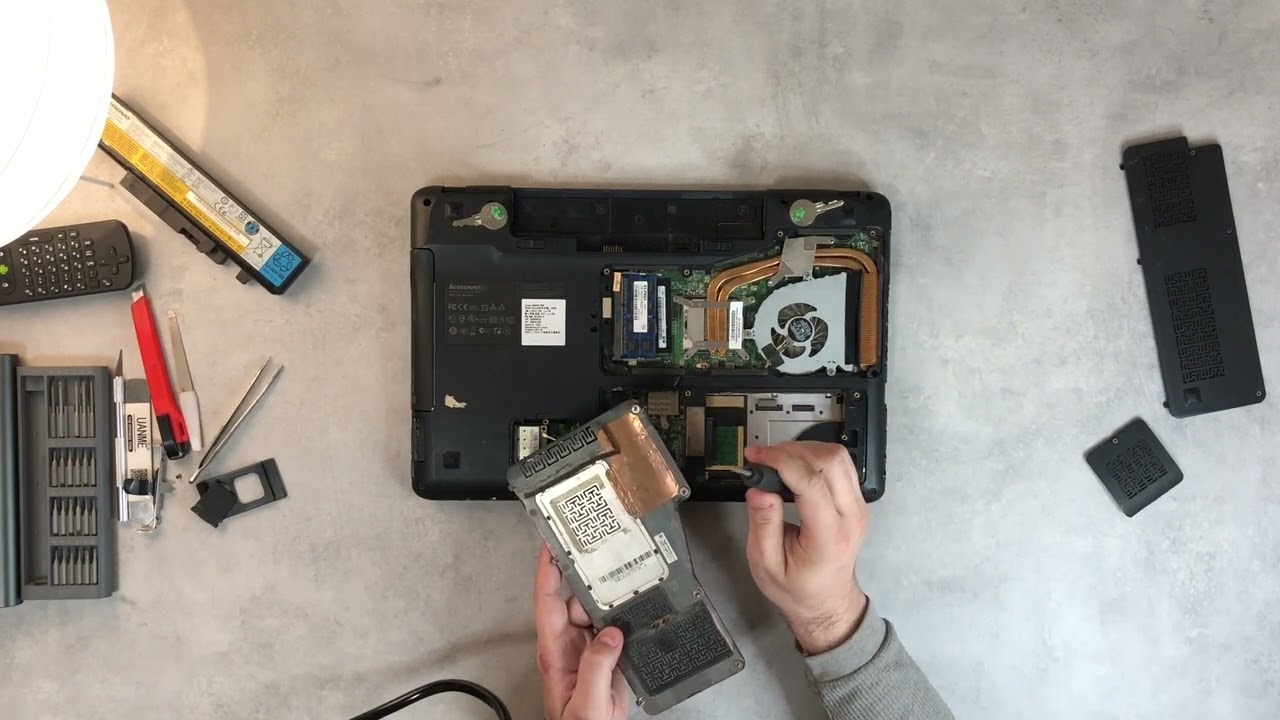 Ноутбук Lenovo Y560 - Разборка Live