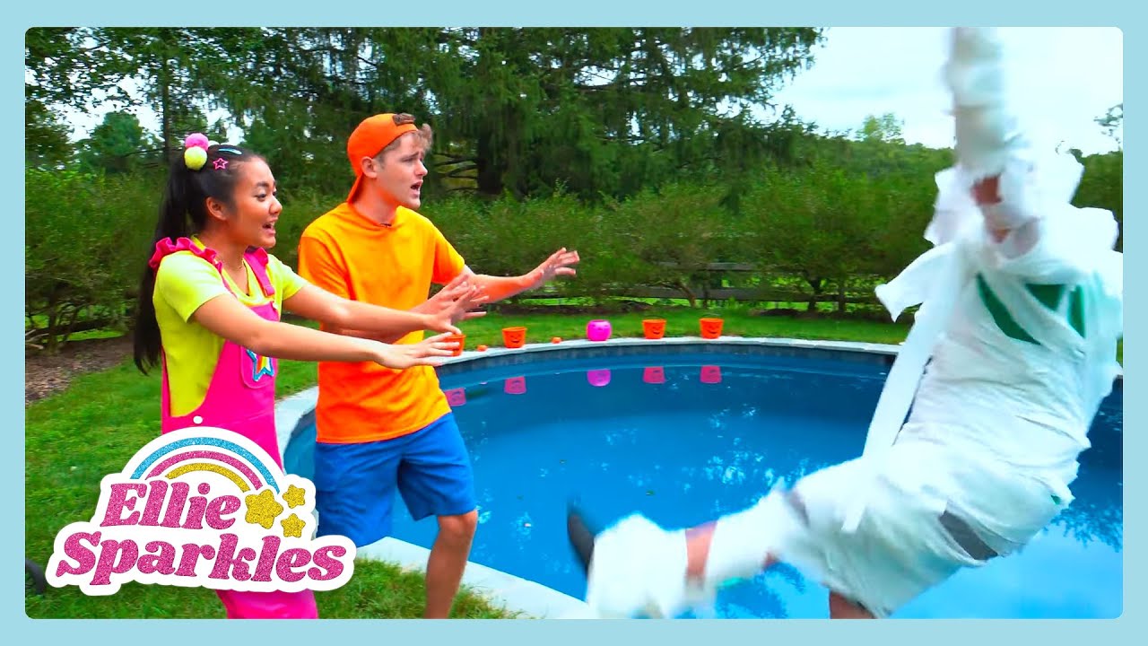 Pushed In The Pool | Ellie Sparkles | Wildbrain Wonder
