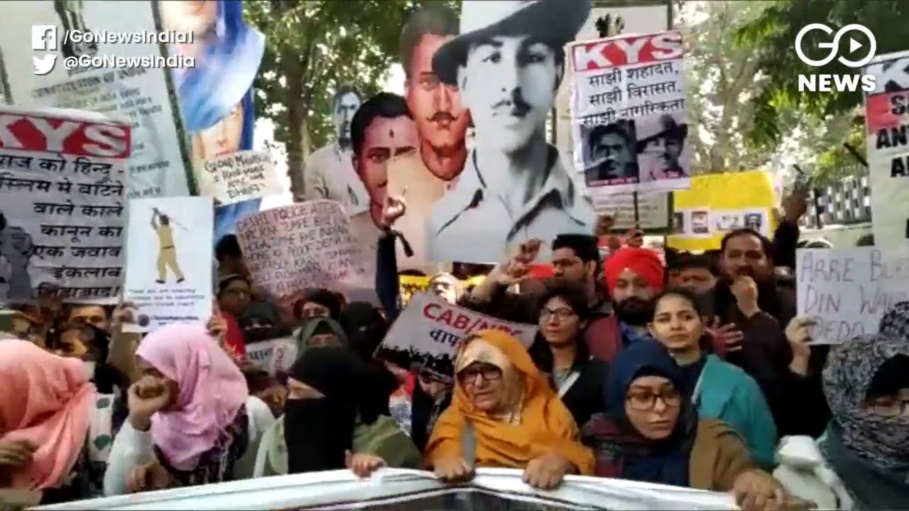 People Turn Up In Large Numbers At Mandi House During Anti-CAA Protest