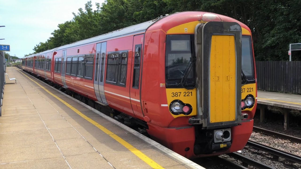 Gatwick Express Class 387 ride - Gatwick Airport to Horsham