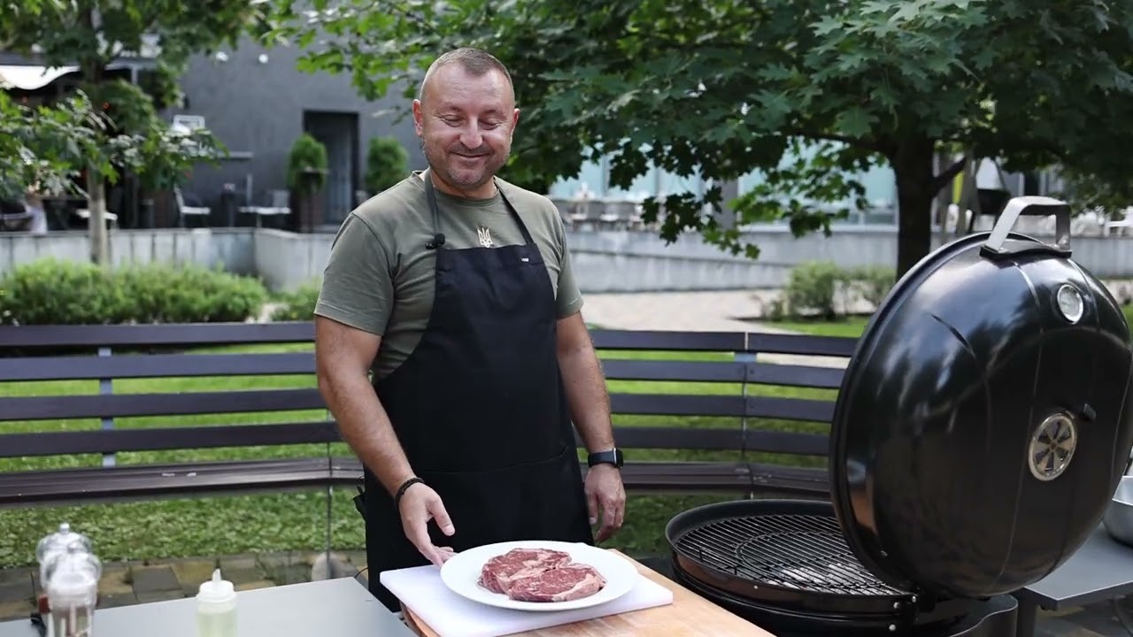 Стейки на грилі