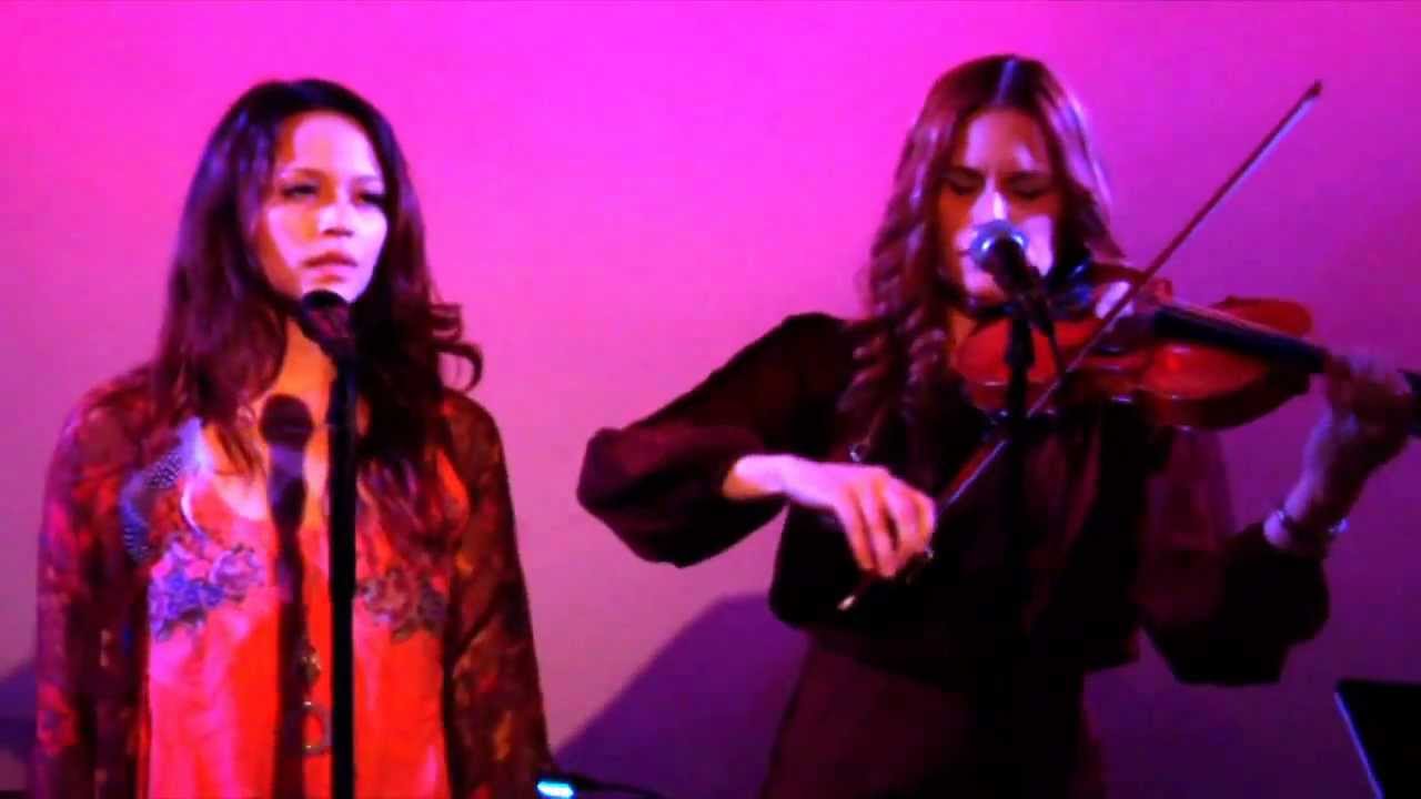 Melissa O'Neil sings 