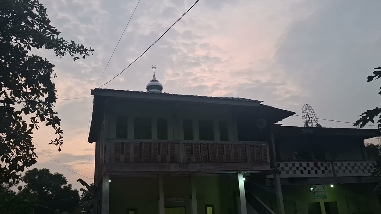 Adzan Magrib di PP.DARUS SHOLAH MRISI