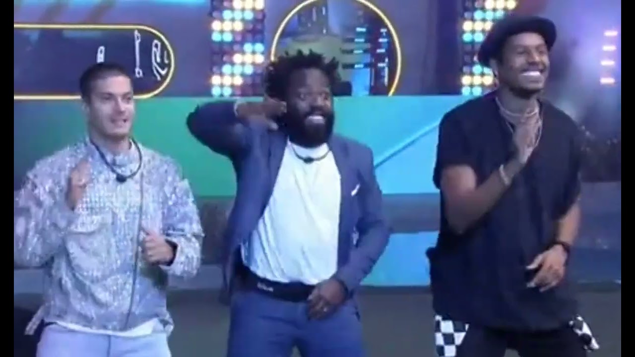 Naiara Azevedo cantando no BBB