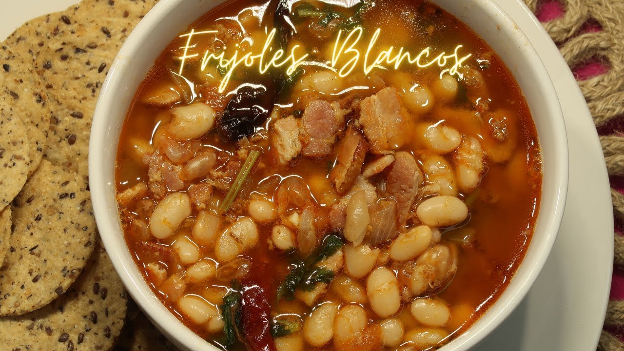 Frijoles Blancos Guisados con Tocino