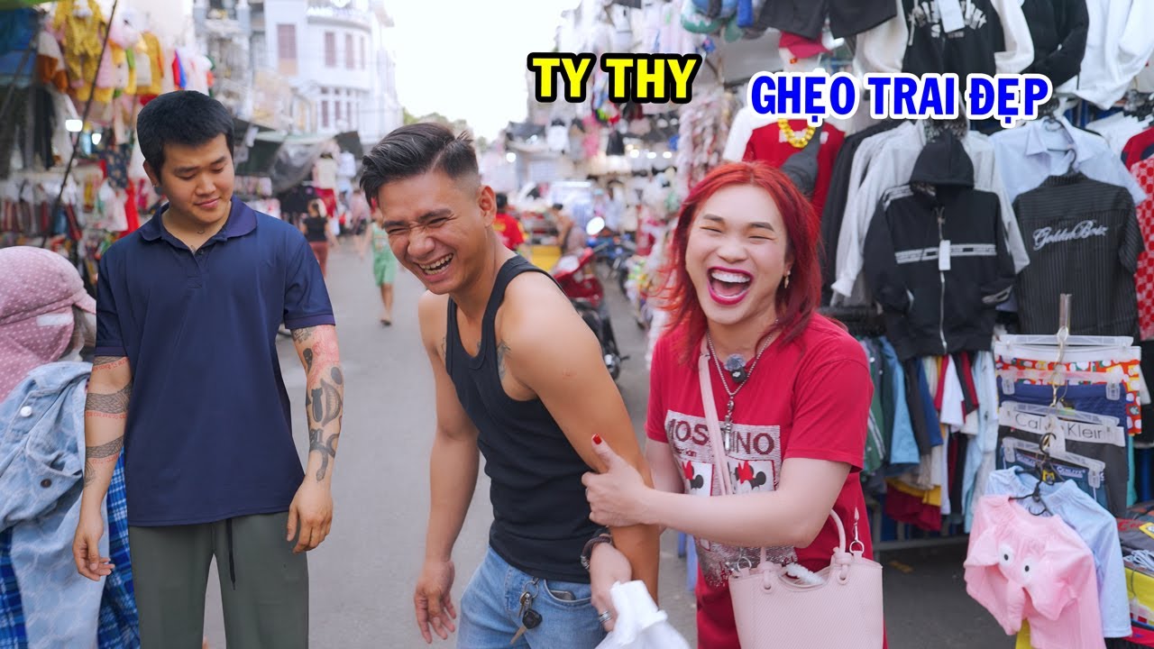 Ty Thy đị chợ Gò Vấp ghẹo nhiều Trai đẹp - Ty Thy Vlog Gỏi đu đủ