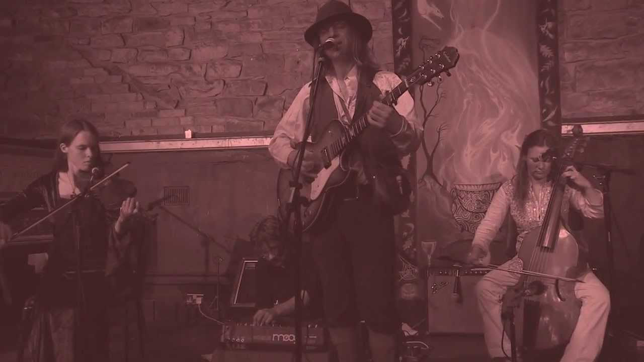 Circulus perform Precious Mountains