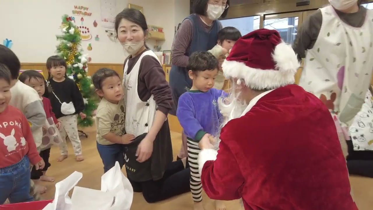 飯倉こころ保育園　2025年12月25日　サンタさんがやってきた