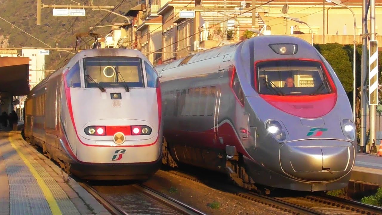 Treni passeggeri e Treni merci in transito, arrivo e partenza alla stazione di Chiavari