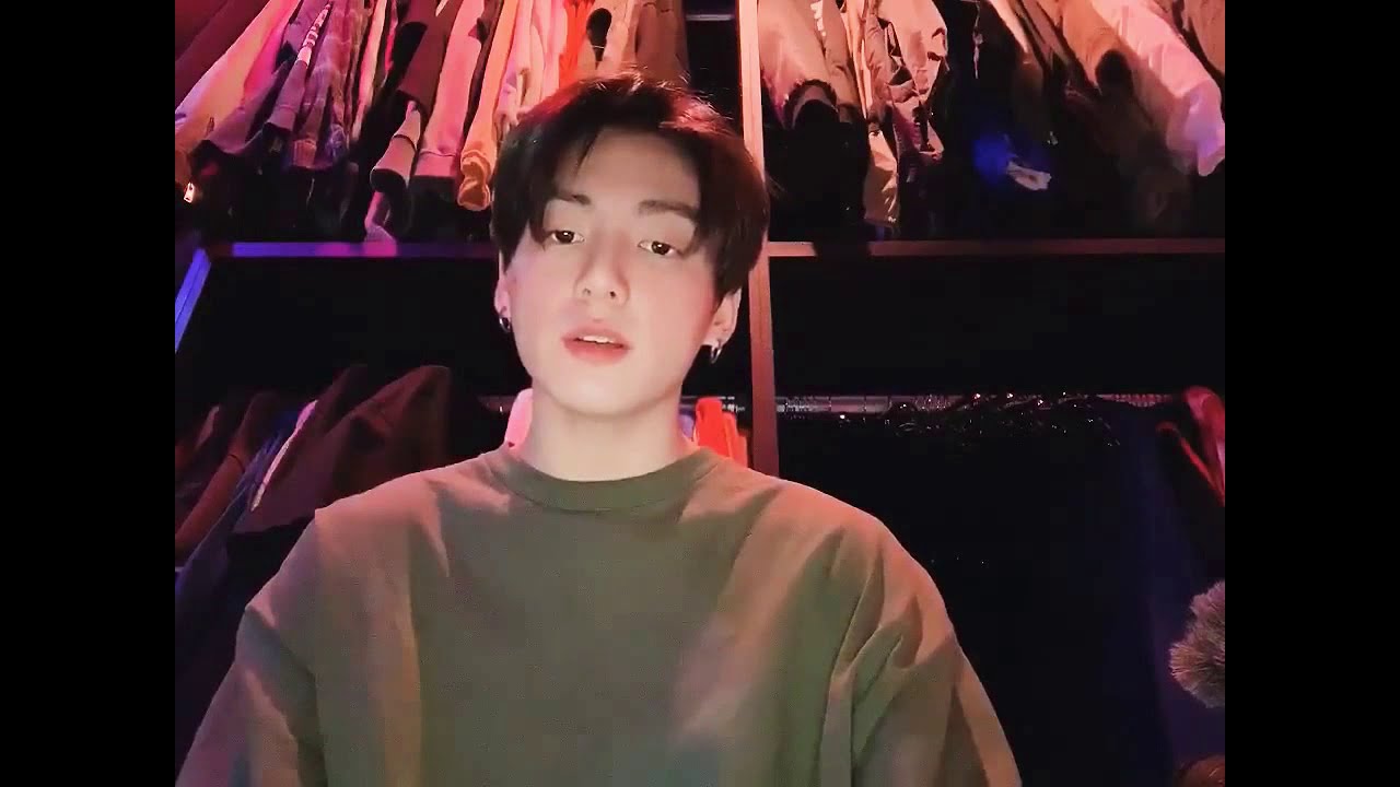 Jungkook Singing in Closet - BTS Cute Baby
