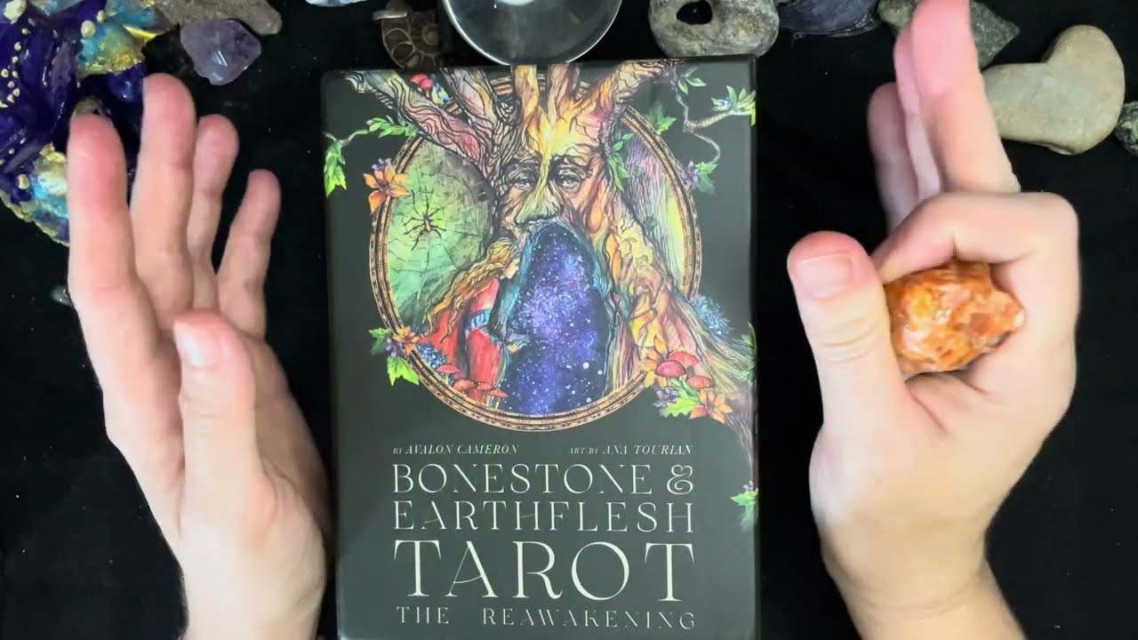 Cuál oráculo le queda mejor al Bonestone and Earthflesh Tarot? #tarottube