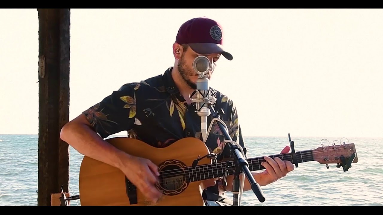 Huellas de Febrero, Rompeolas