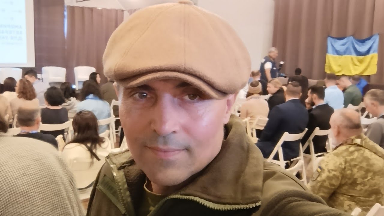 По килиму зеленому