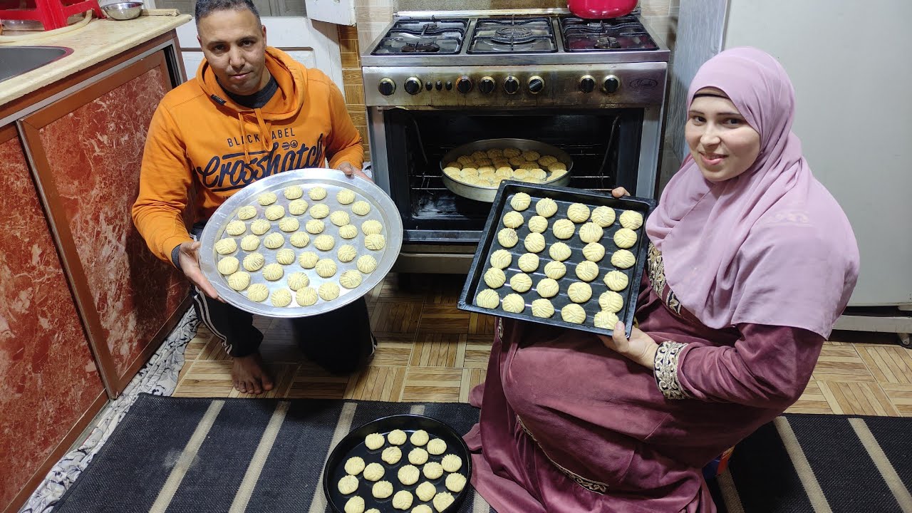 زوجى🧔 طلب منى كعحك العيد الدايب 🍪 بالسمنه البلدى مقدرش أتأخر❗عنو وعملتوا ليه بكل حب 😘 وهو مقصرش#