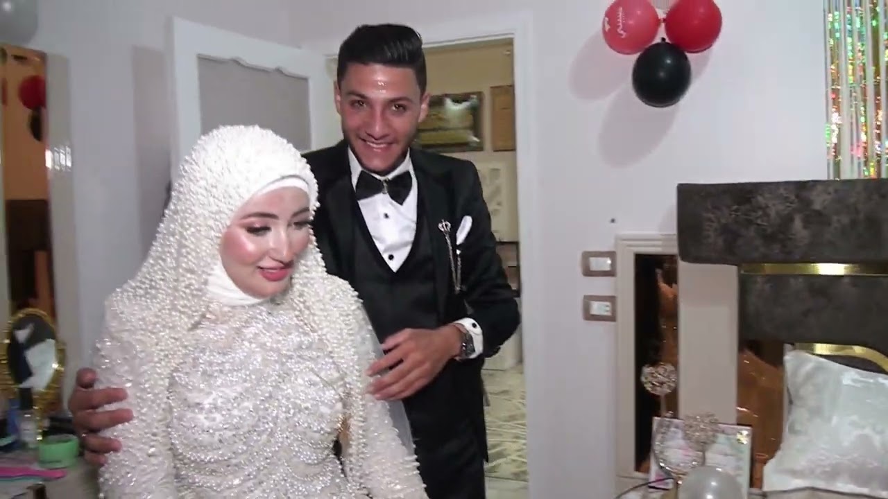 العريس عمل مفاجأه للعروسه  ليلة دخلتهم والعروسه انبهرت من الي شافته في اوضة نوم فرحانه جدا