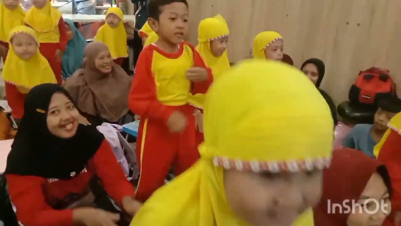 Sabtu ceria bersama kak Linda mewarnai ibu dan anak di MC Donald 