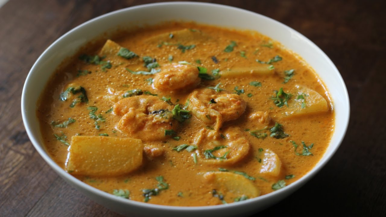 Prawn & Potato Curry | Sungta Ani Botatyachi Kadi | Mangalorean Catholic Style
