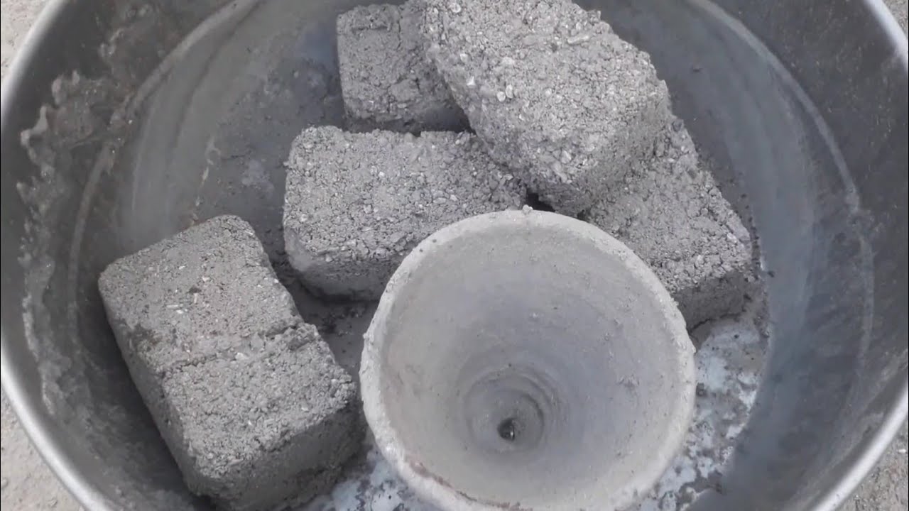 Brown gritty biscuits dry crumbling in clay pot🤎💯☑️+water ASMR crumbling video 💦💦⏳