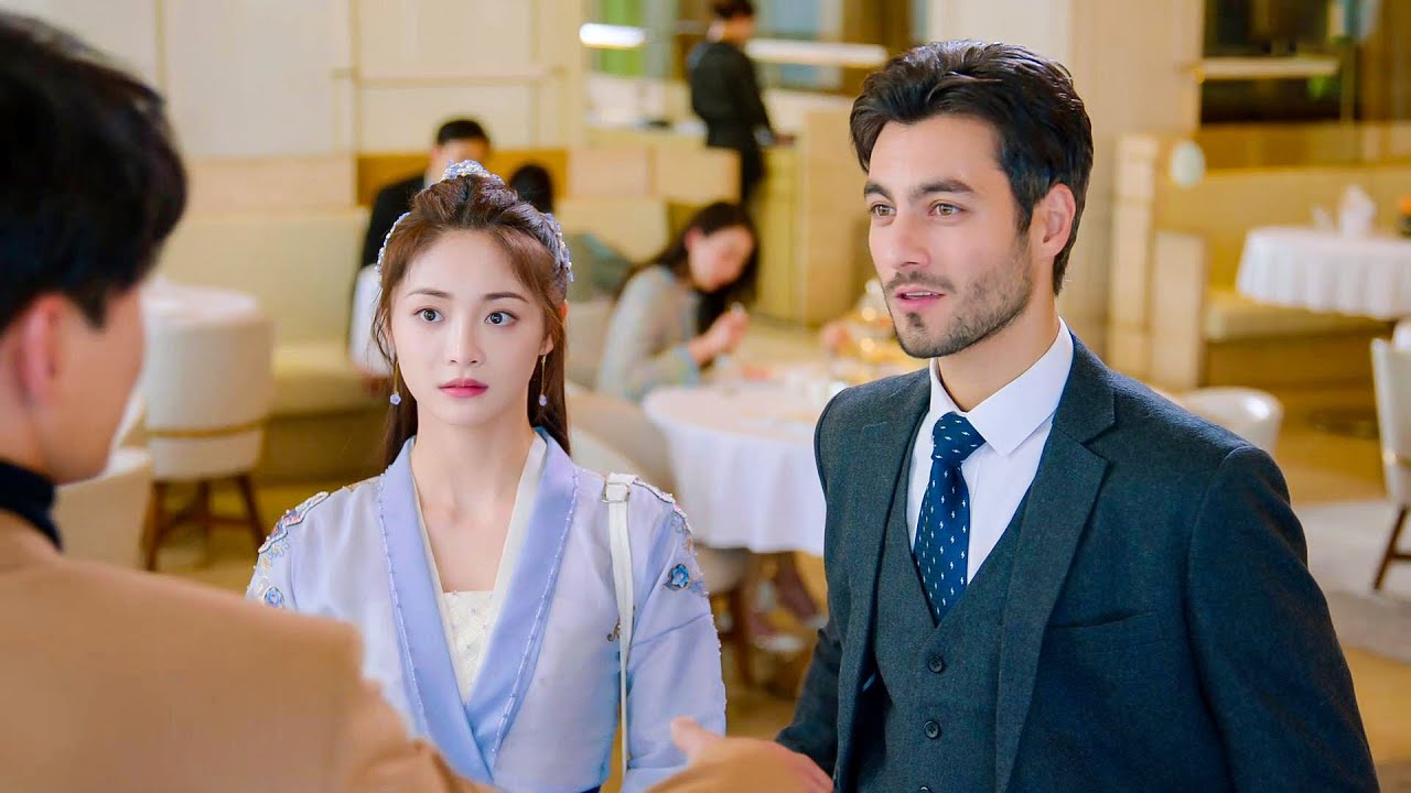 Золушка работала переводчиком президента, но не ожидала, что президент будет говорить на 5 языках