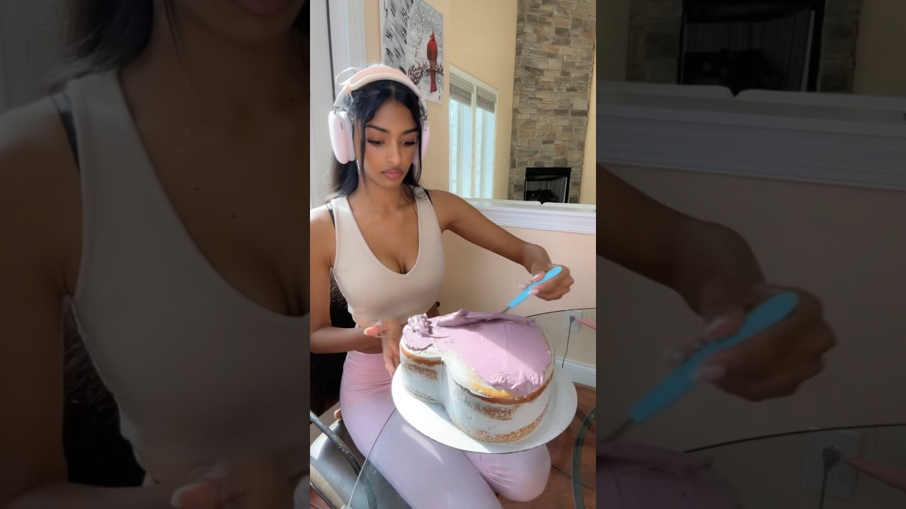 making my FIRST cake for a client&hellip;.  😳😳