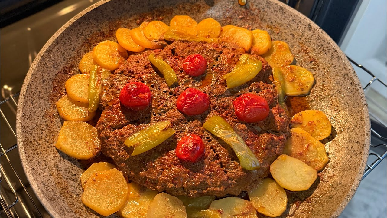 10 dakikada kat karıştır at fırına😍Antakya tepsi kebabı tarifi
