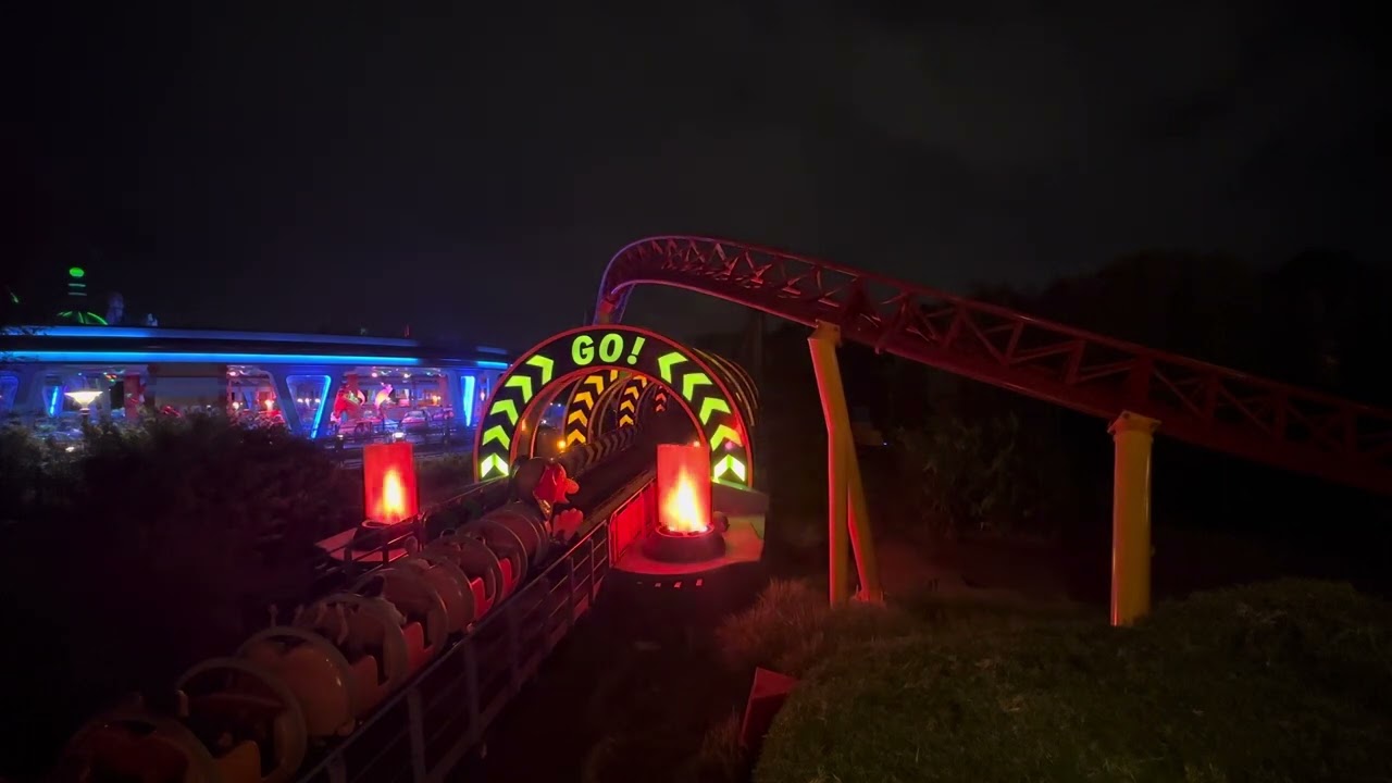Disney Ambient Windows - Slinky Dog Dash (Nighttime) - 5.5 mins.