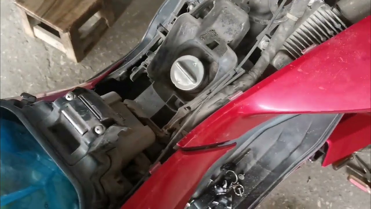 เปลี่ยน​ส​วิทช์​กุญแจ​pcx150แบบง่ายๆ​