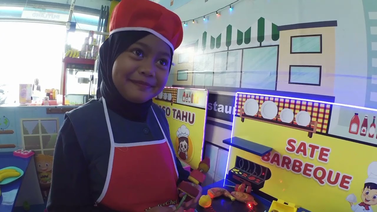 AKU MAIN KE PLAYGROUND SENDIRI TAPI DI SANA AKU DAPAT TEMAN BARU