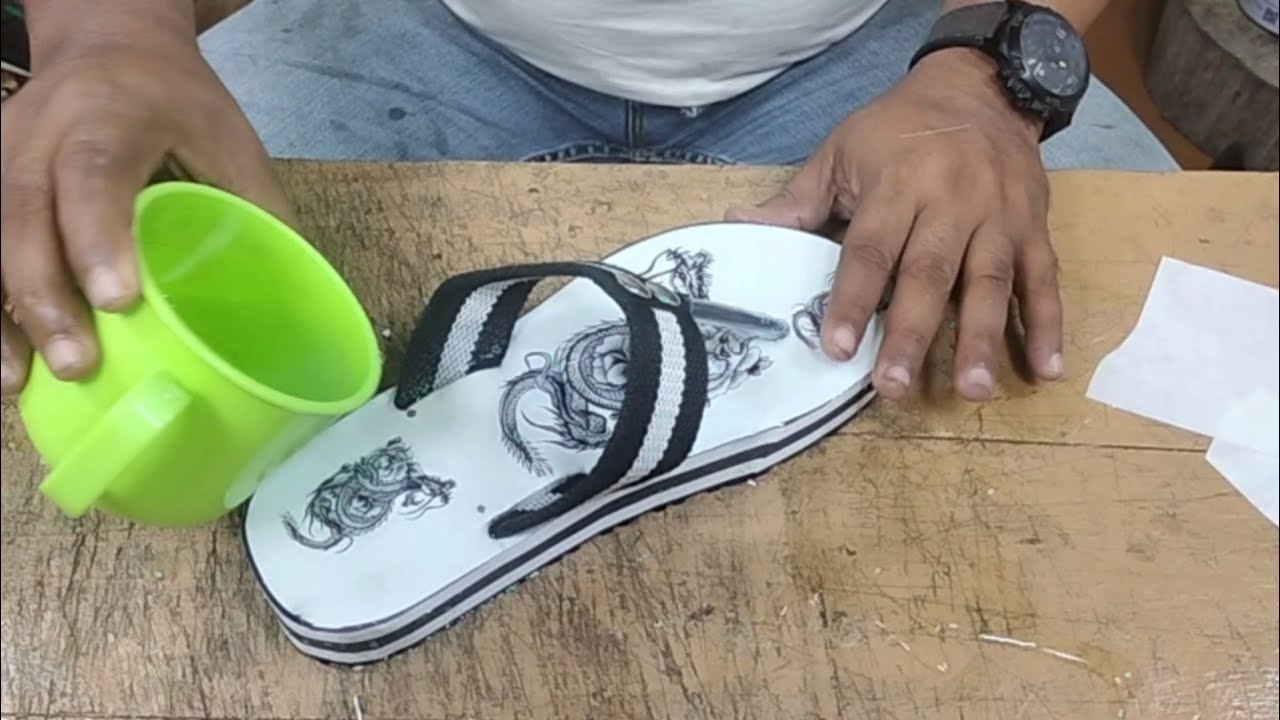 Making patterned sandals with tattoos