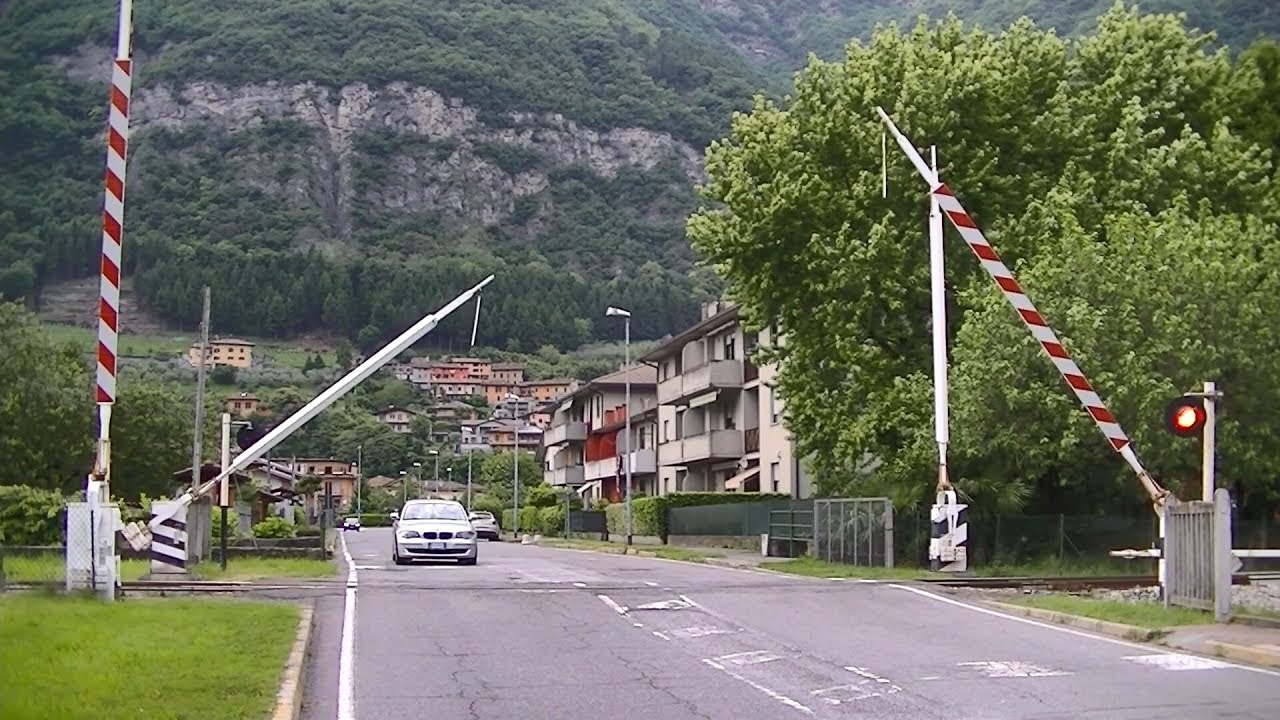 Spoorwegovergang Piancogno (I) // Railroad crossing // Passaggio a livello