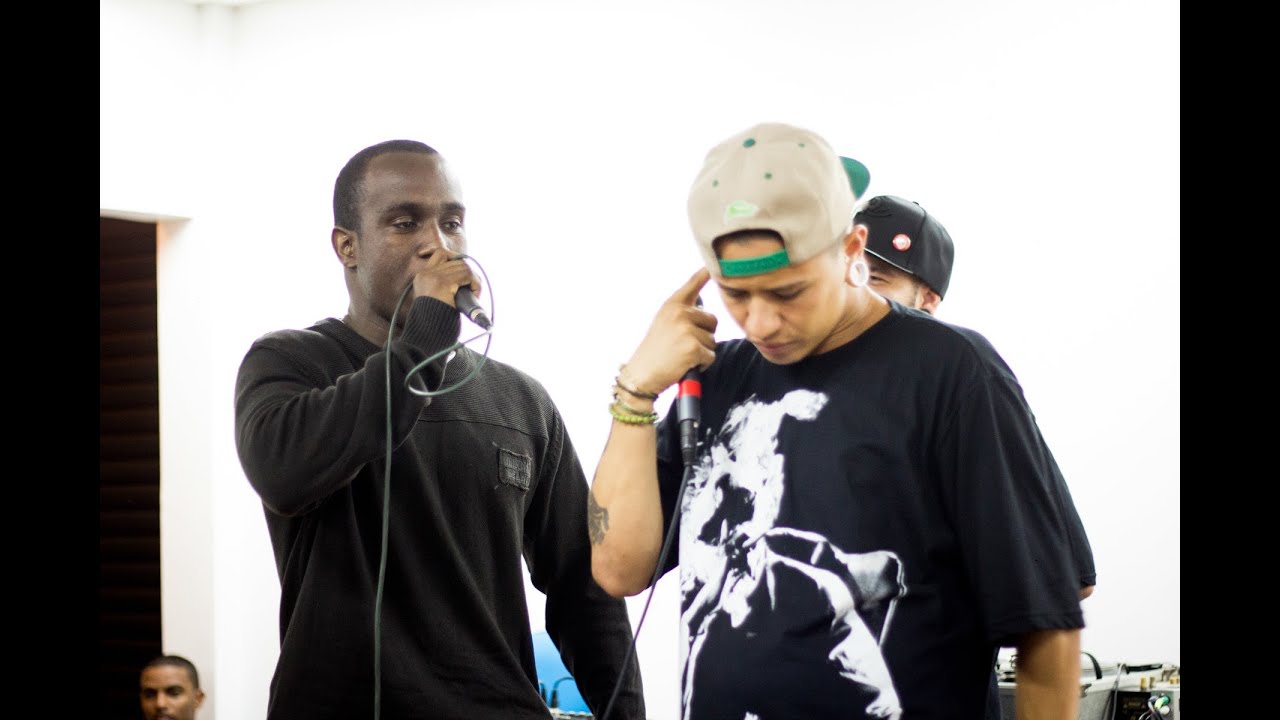 Duelo de MCs - Din vs João (1ª Fase) :: Batevolta / Cena Música - 08/11/13