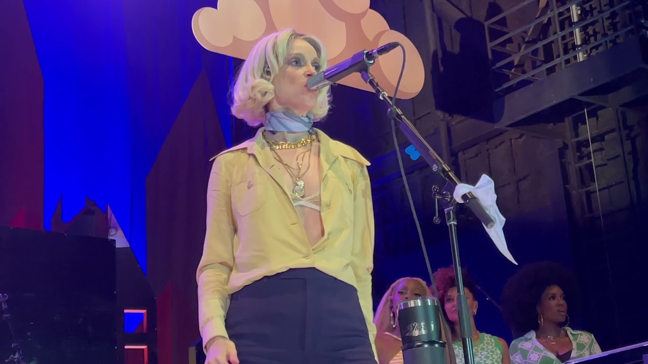 St. Vincent // Daddy's Home Tour // My Baby Wants A Baby