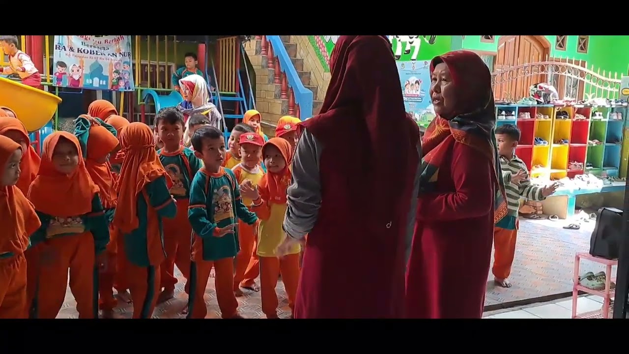Keseruan siswa siswi kober saat latihan pentas seni untuk perpisahan