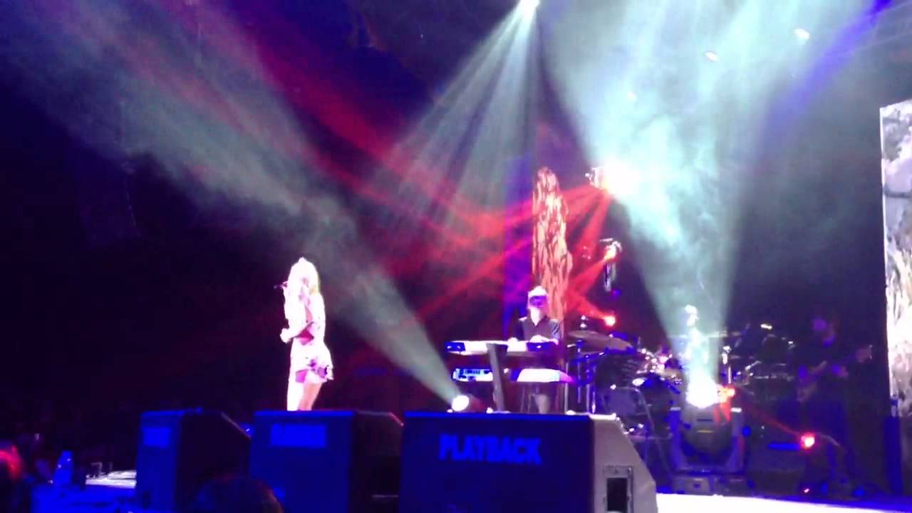 Hande Yener - Bir Bela (BGM 22.03.2013)
