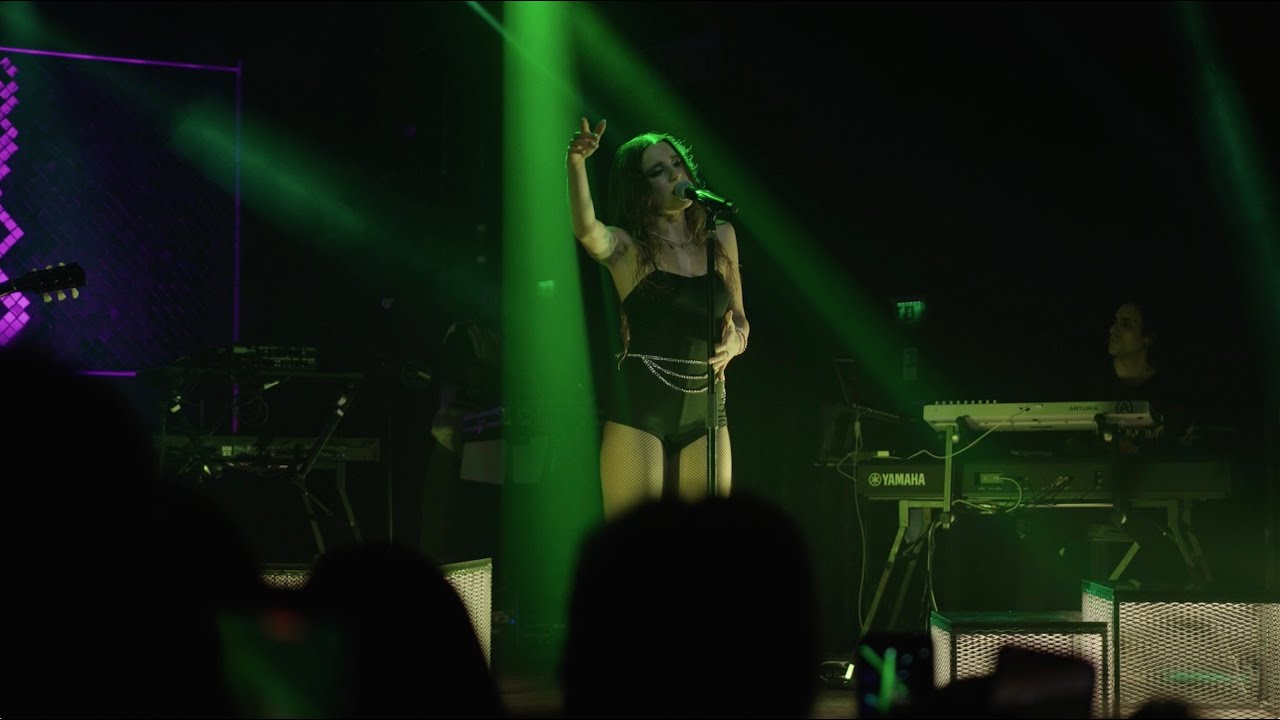 Angelina Mango - Fila Indiana (Video Performance)