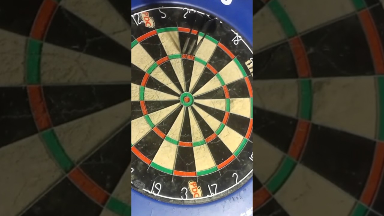 8th (1st throw on the livestream) & 9th 180 on the channel and practise livestream! #darts #shorts