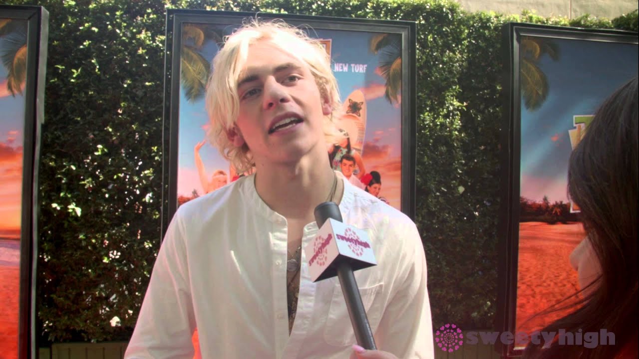 Ross Lynch, Jordan Fisher, R5 and more at the Teen Beach 2 Premiere!