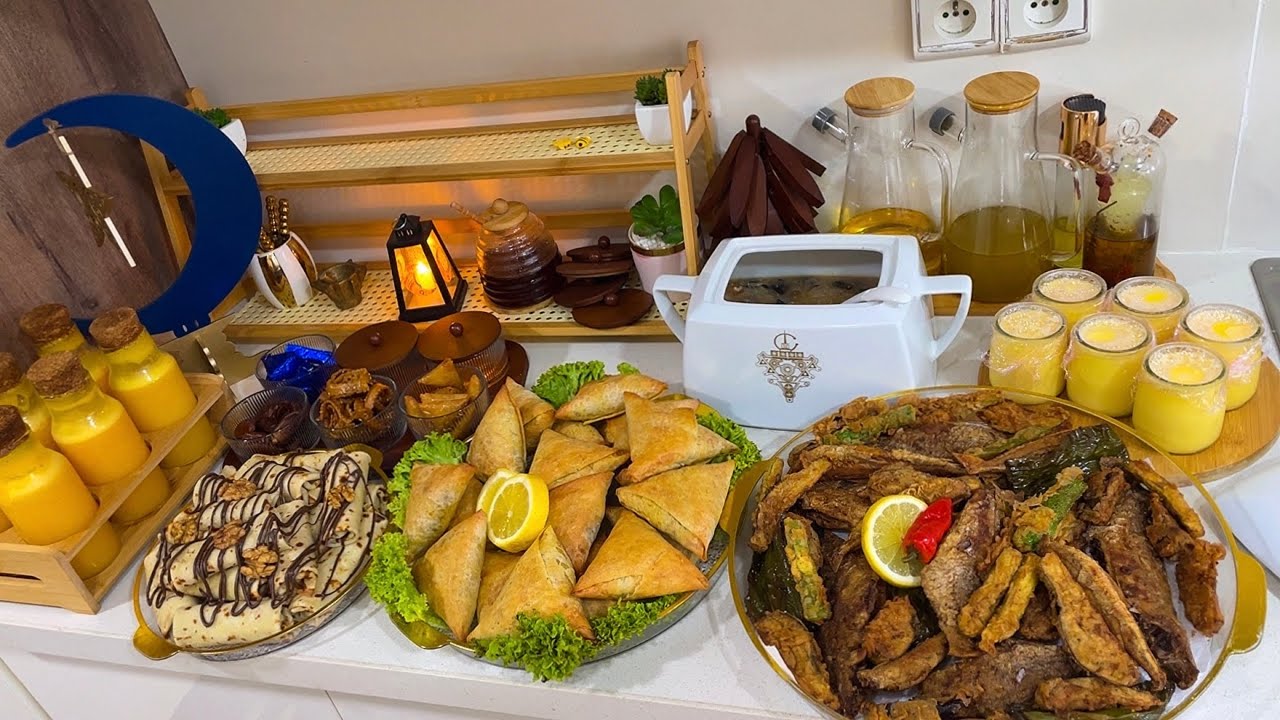 مائدة اليوم الأول من رمضان😍 بريوات بالحوت بدون قلي شوربة السمك كريب بالشكلاط والبنان…
