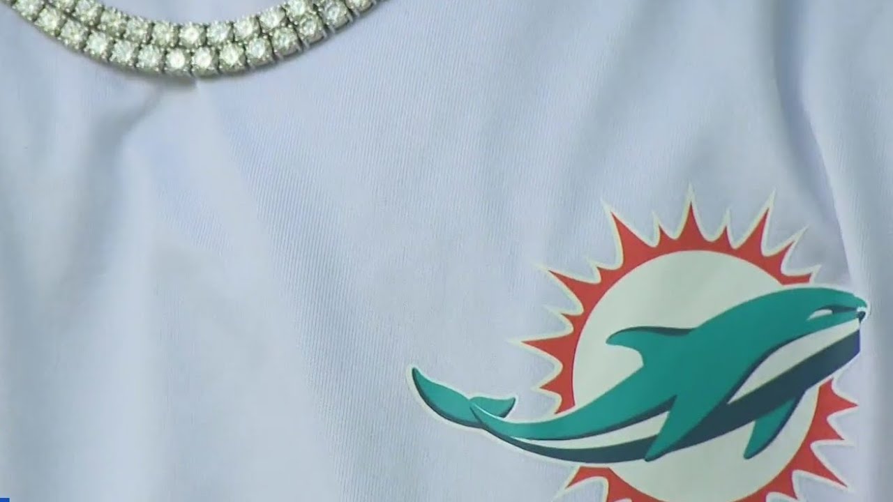Dolphins players tour historic Overtown neighborhood on Juneteenth